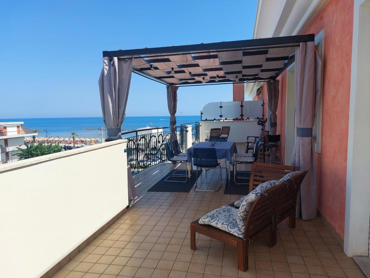 Apartamento Penthouse On The Adriatic Sea Martinsicuro Exterior foto